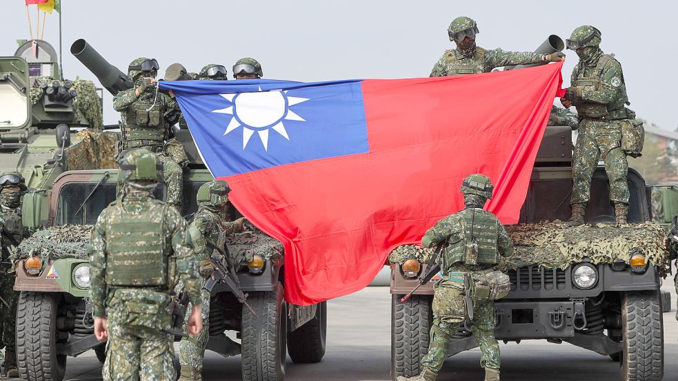 Ein Soldat der taiwanischen Armee hat mit einem Winnie-Puuh-Aufnäher gegen den chinesischen Präsidenten protestiert. Foto: imago images/ZUMA Wire
