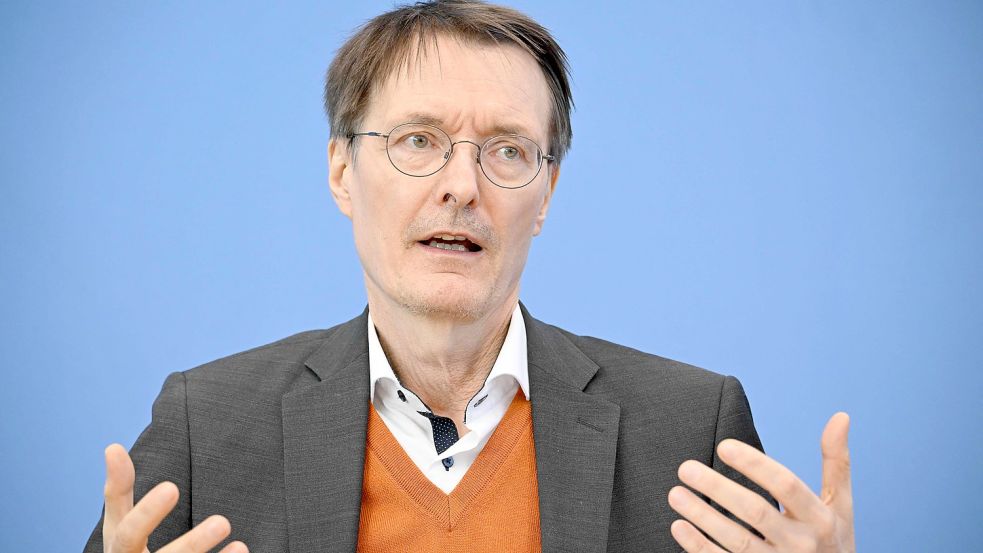 Karl Lauterbach will die Cannabis-Legalisierung in Deutschland noch in diesem Jahr auf den Weg bringen. Foto: AFP/TOBIAS SCHWARZ