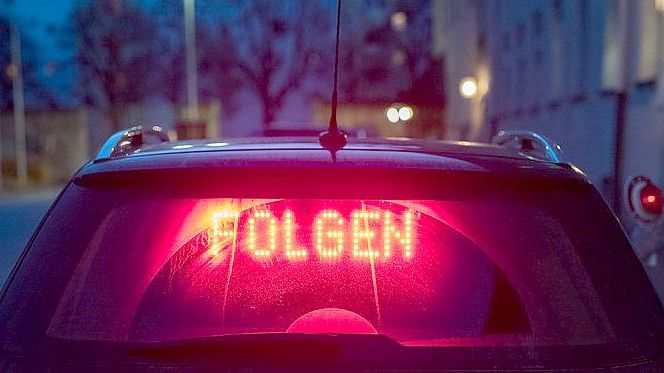 Der VW-Fahrer folgte den Beamten nur kurz, dann trat er auf das Gaspedal. Symbolbild: Bundespolizei