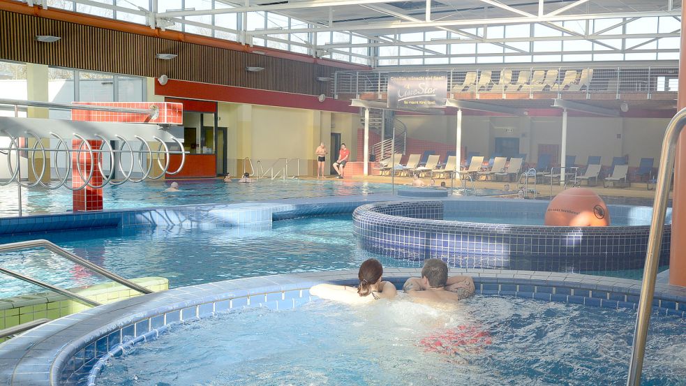 In der Friesentherme wurde zur Gaseinsparung die Wassertemperatur heruntergedreht. Das könnte sich bald wieder ändern. Foto: Archiv