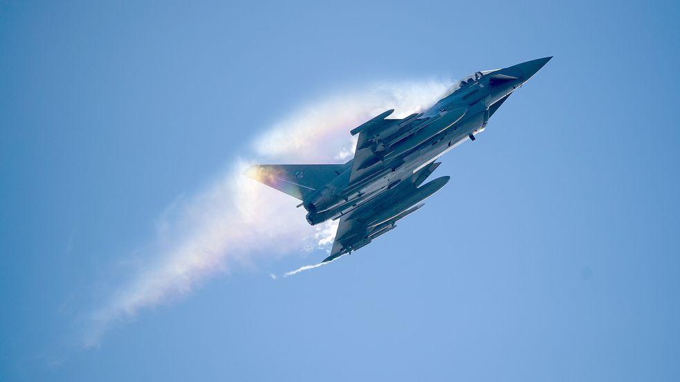 Eurofighter wie dieser mussten über der Ostsee 30 Alarmstarts hinlegen. Foto: dpa/Christophe Gateau