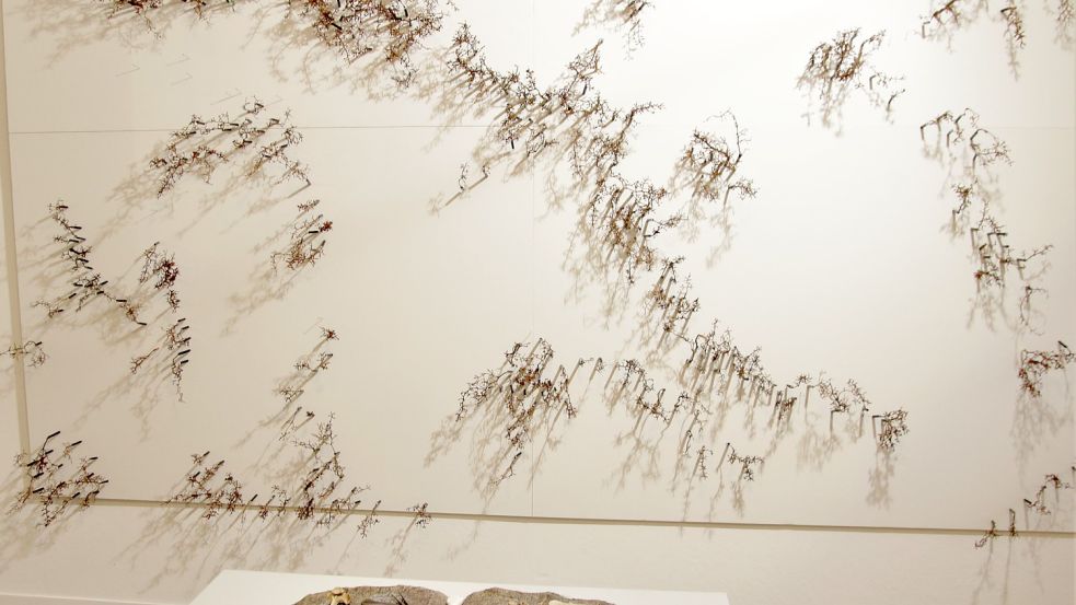 Ein „Wald“ aus Traubenrispen: Hiltrud Schäfer verwandelte das Gewöhnliche in außergewöhnliche Kunst. Foto: Petra Ropers