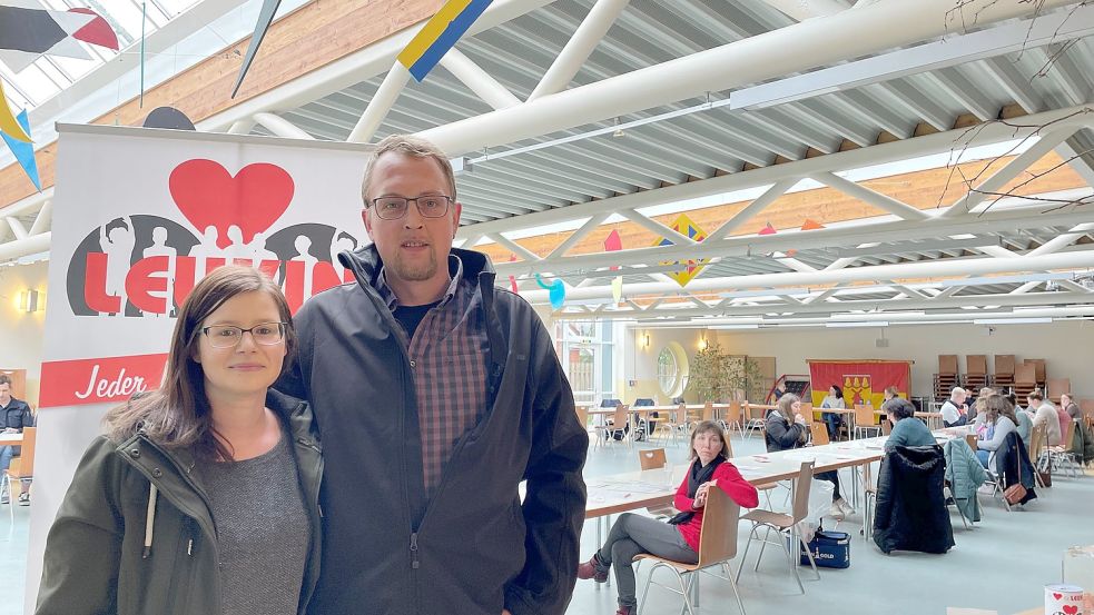 Marina und Enno Wiese haben sich am Sonnabend in Großefehn typisieren lassen. Foto: Boschbach