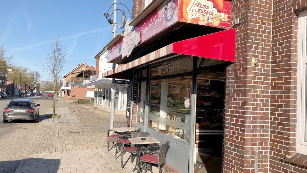 Die Tür der Bäckereifiliale von Musswessels in Ihrhove steht wieder offen. Nach der Schließung durch die bisherige Betreiberin hat das Familienunternehmen Musswessels die Filiale wieder eröffnet. Foto: Ammermann