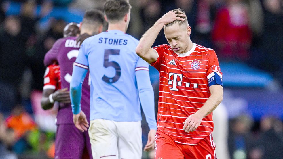 FC Bayern Münchens Joshua Kimmich reagiert unzufrieden nach dem Champions-League-Hinspiel gegen Manchester City. Foto: dpa/Tom Weller