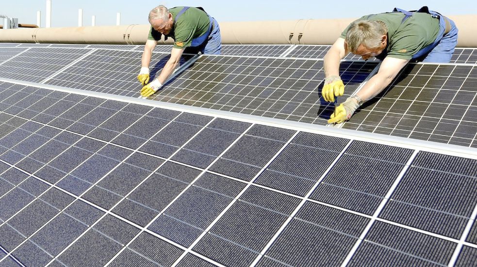 Auf Behördendächern ist jede Menge Platz. Doch der Solarausbau in Niedersachsen geht bislang kaum voran. Foto: Hollemann/DPA