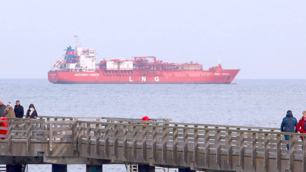 LNG-Terminal vor Rügen. Foto: Imago Images/BildFunkMV