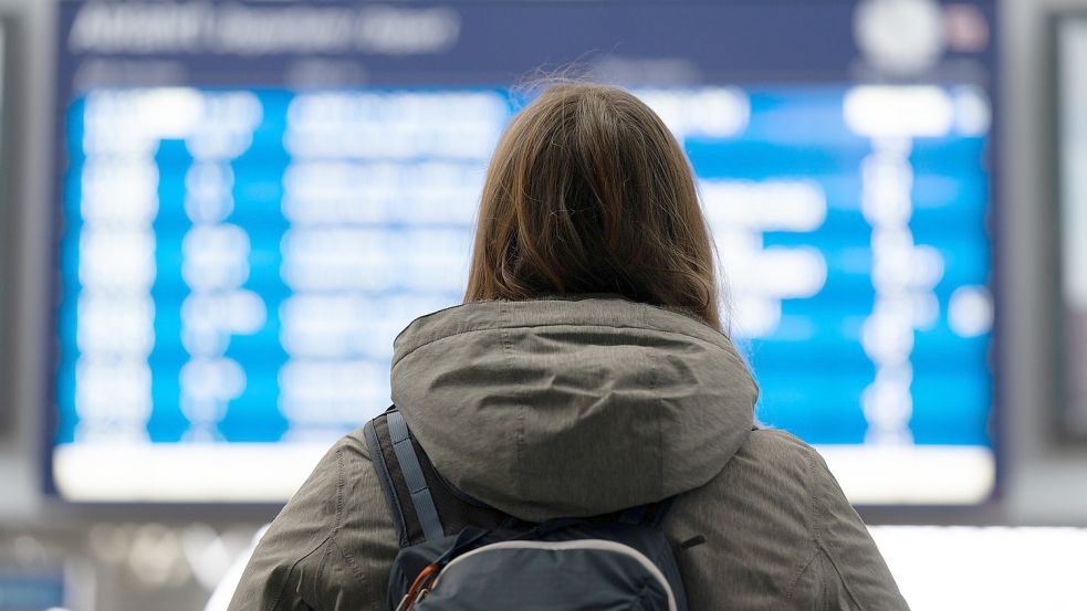 Wie geht‘s nun weiter? Nicht nur bei allem, was auf der Schiene fährt, wird gestreikt. Auch regionale Busse sind betroffen. Foto: Kahnert/dpa