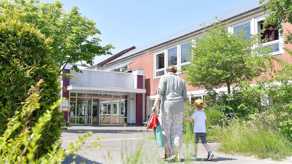 Die Grundschule Jennelt weist laut Biregio-Gutachten einige Mängel auf. Foto: Archiv/Wagenaar