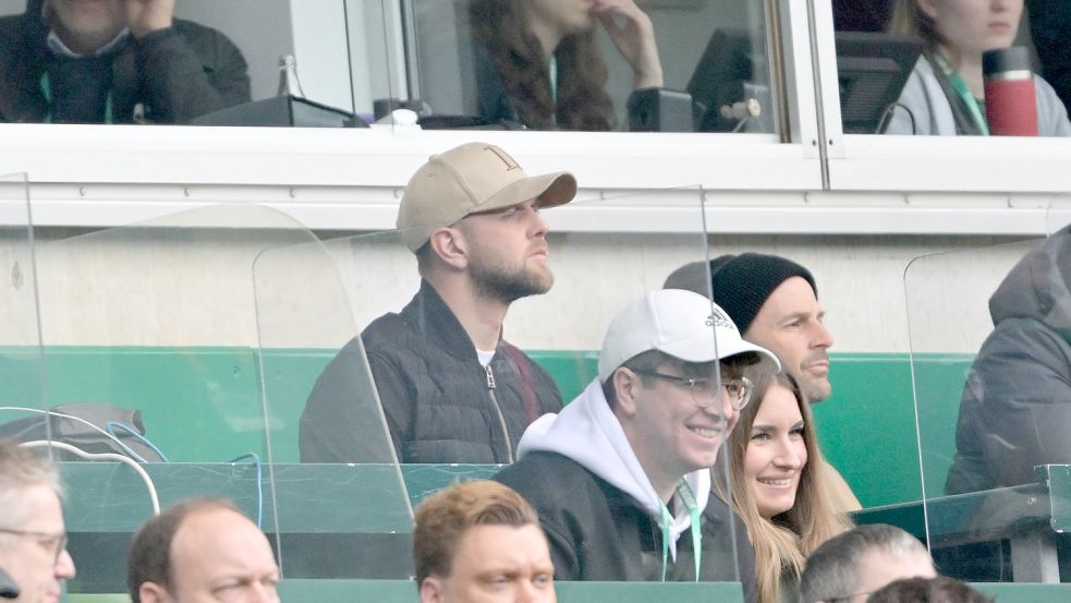 Stürmer Niclas Füllkrug (hinten) hockte gegen Freiburg verletzt auf der Tribüne, dürfte aber bei Hertha BSC am Sonntag wieder im Kader stehen. Foto: imago images/Nordphoto