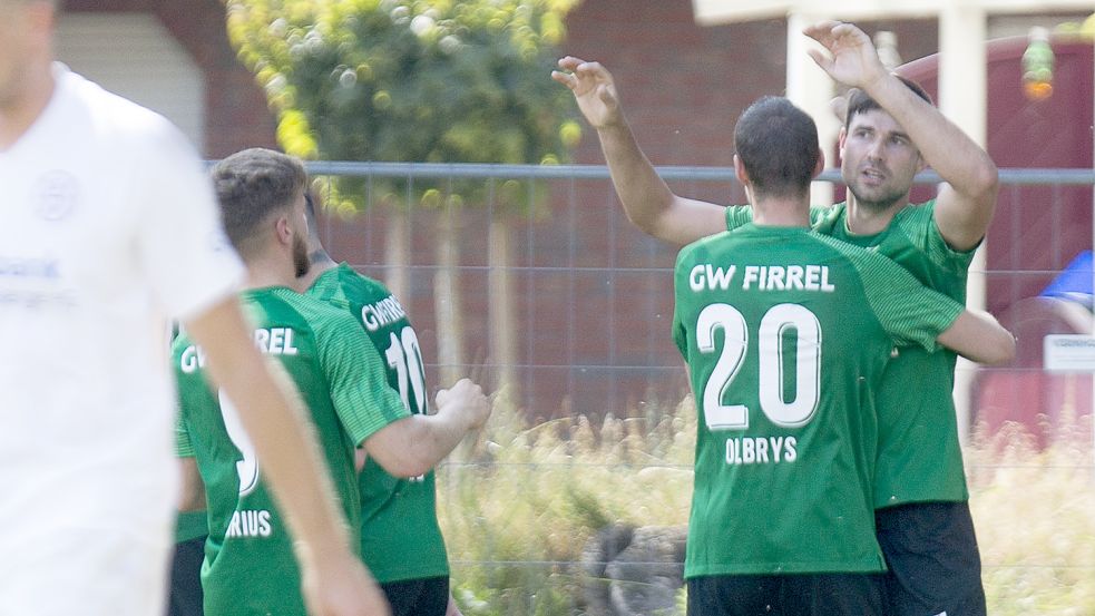 Die Firreler um Michael Olbrys und Tim Schouwer (rechts) wollen den nächsten Sieg zu Hause einfahren. Foto: Doden, Emden