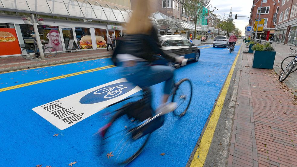 Die blaue Fahrradstraße bleibt bestehen, bis der Umbau der Neutorstraße startet. Foto: Ortgies/Archiv
