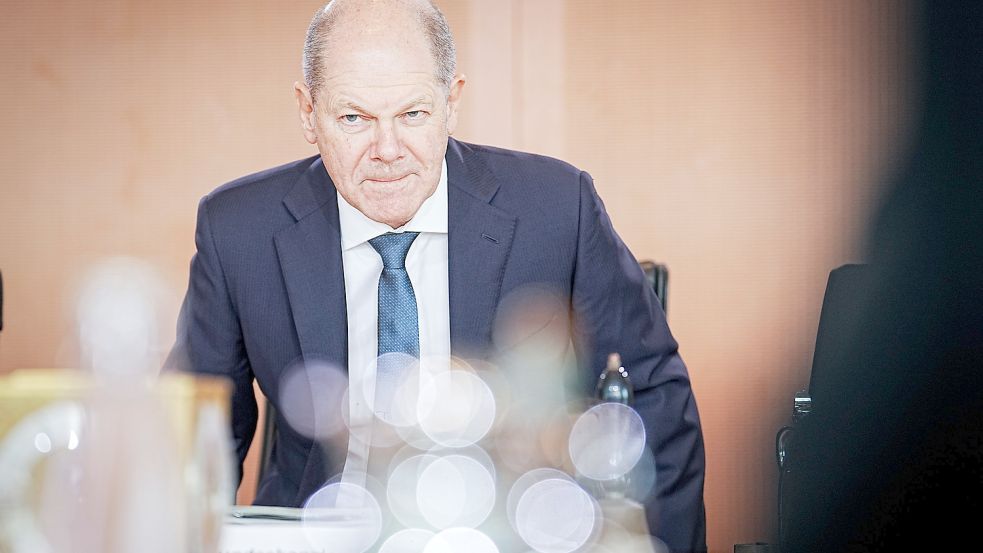 Olaf Scholz am Kabinettstisch: Über Ostern tummelte sich der Kanzler auf Sylt. Foto: dpa/Kay Nietfeld