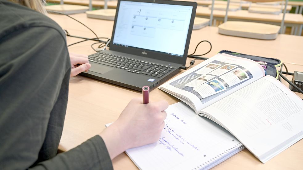 Im Digitalpakt Schule schlummert noch viel Geld, um beispielsweise Laptops anzuschaffen. In Niedersachsen wird daher die Antragsfrist verlängert. Foto: Felix Kästle/dpa