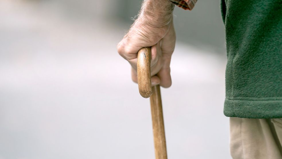 Beamte bekommen deutlich mehr Rente im Alter als Angestellte. Foto: IMAGO IMAGES / Wirestock