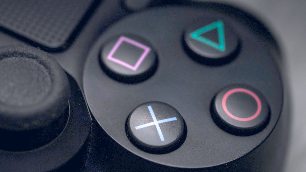 Der Mann wollte laut Polizei eine Playstation 4 stehlen. Das Foto zeigt den Controller der Spielekonsole. Symbolfoto: Pixabay