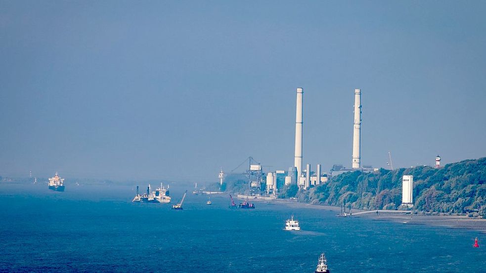 Das Heizraftwerk in Wedel an der Elbe ging 1965 in Betrieb. Es gilt als ältester und dreckigster Kohlemeiler in Deutschland. Foto: Christian Charisius/dpa