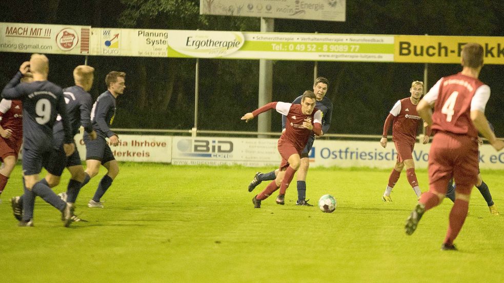 Das Hinspiel Ende September gewann Ihrhove (am Ball Jonas Siems) 4:0. Zum Rückspiel trat Ihren nun nicht an. Archivfoto: Lohmann