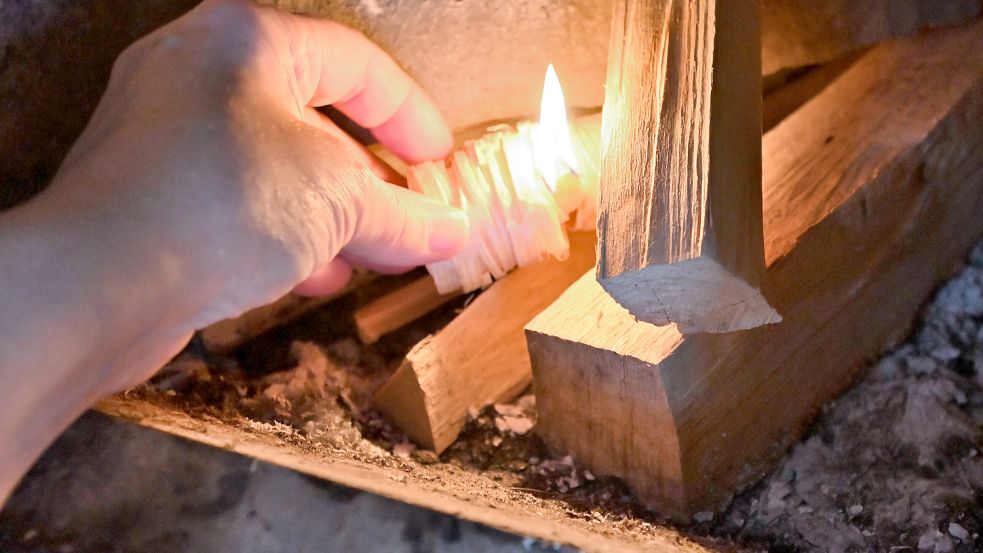 Heizen mit Holz ist nicht klimaneutral. Müssen Holz- und Pelletheizungen deswegen verschwinden? Die SPD-Fraktion ist gegen ein Verbot. Foto: IMAGO/Rolf Poss