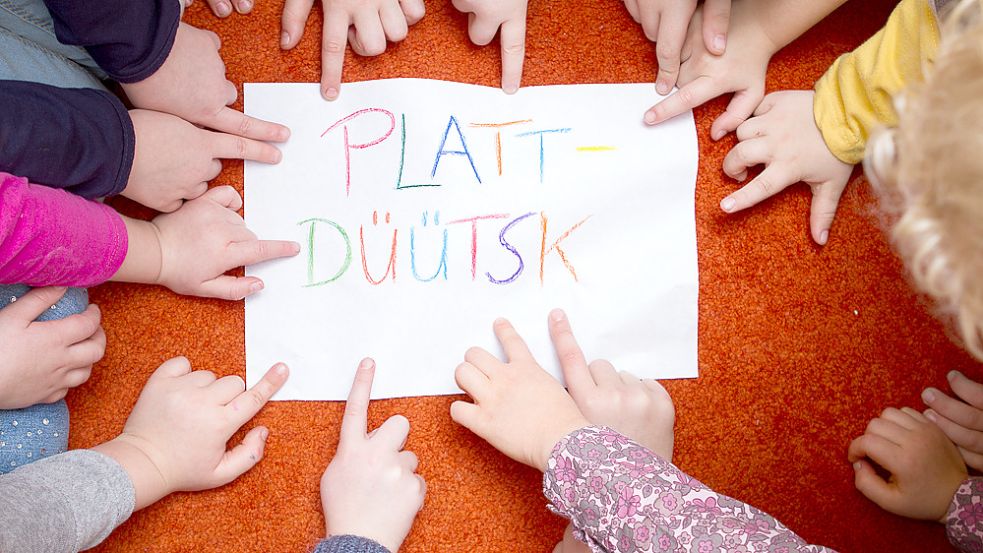 Plattdeutsch kann am besten im Kindesalter gelernt werden. Das hat ein Modellversuch der Ostfriesischen Landschaft belegt. Foto: Archiv