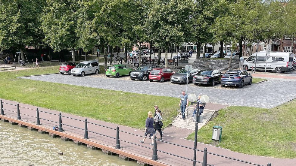 Die Erschließung des jetzigen Parkplatzes auf dem Ernst-Reuter-Platz könnte auch über den Fördertopf finanziert werden, hofft die Stadtverwaltung. Foto: Nording/Archiv