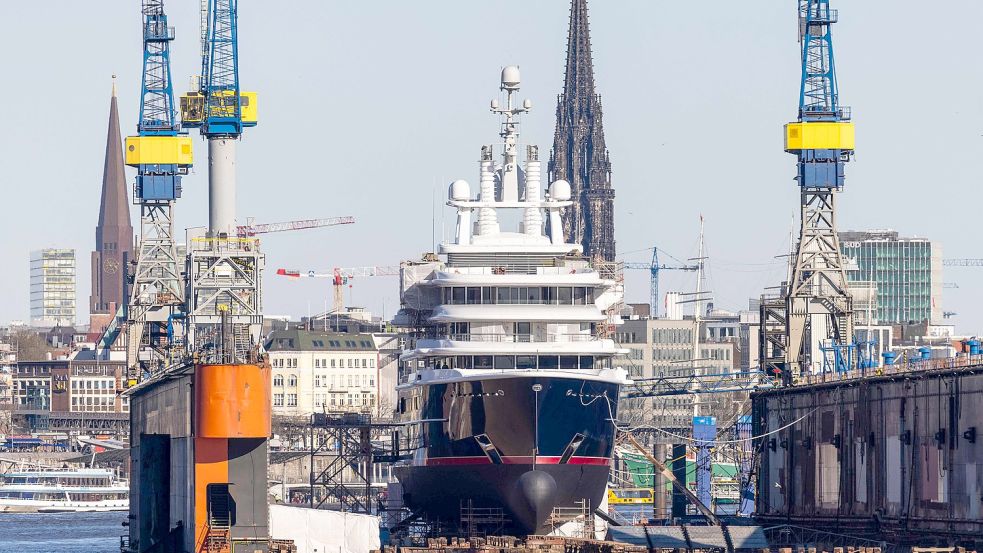Die „Luna“ Anfang März im Dock von Blohm+Voss in Hamburg. Foto: ODD ANDERSEN