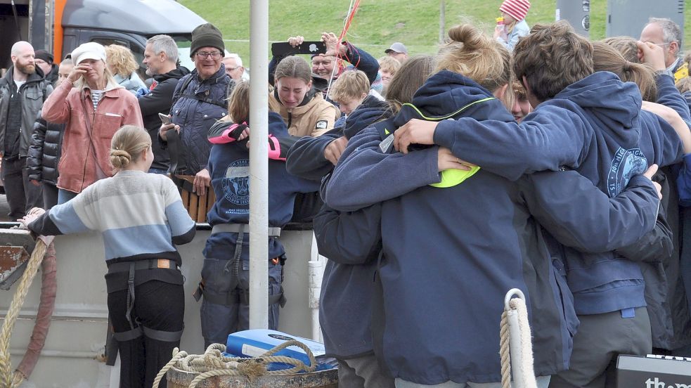 Für große Emotionen an Bord und an Land sorgte das Wiedersehen mit Familie und Freunden nach sieben Monaten Trennung. Foto: Ullrich