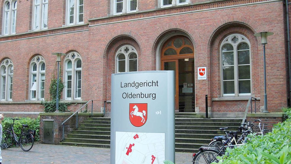 Vor dem Landgericht Oldenburg wurde am Mittwoch ein Prozess eröffnet, in dem geklärt wird, ob ein Wiefelsteder, der in Behörden randalierte, in einer geschlossenen Psychiatrie untergebracht wird. Foto: Fertig