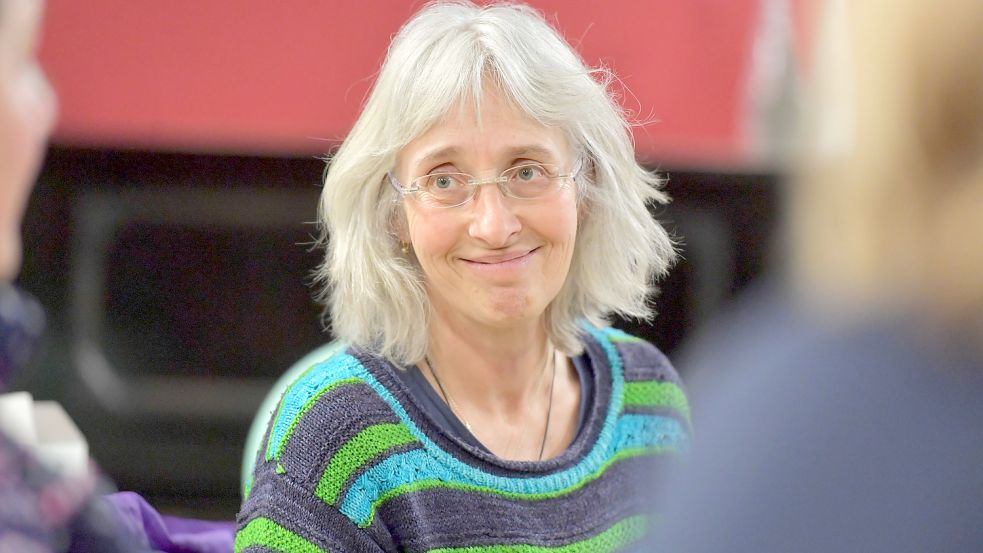 Barbara Lindner-Bartlitz bietet seit vergangenem Jahr Kurse im Lachyoga an. Foto: Ortgies