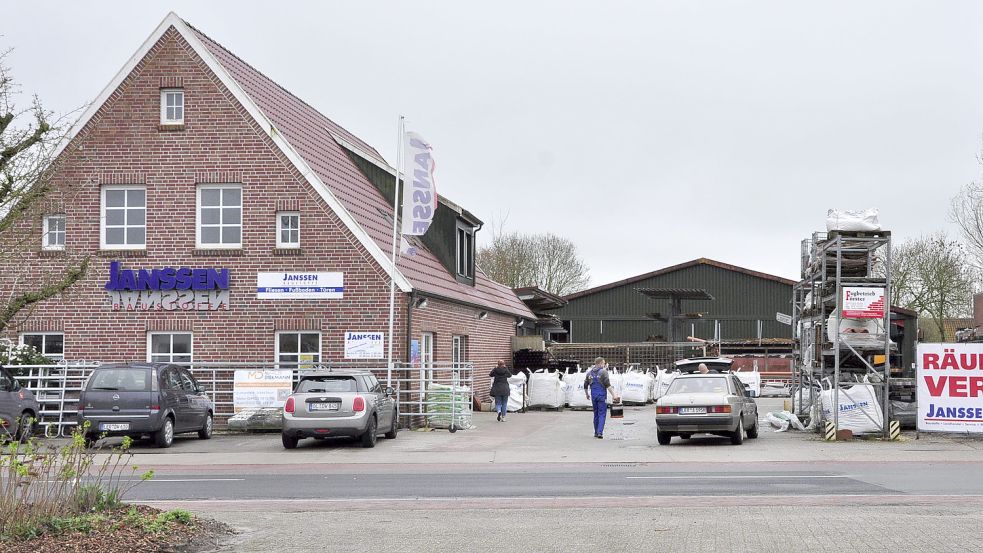 Der Baustoffhandel wird nicht mehr lange in Ditzum sein. Foto: Wolters