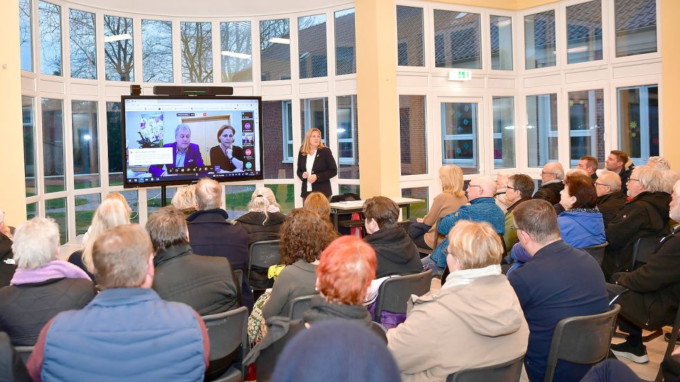Im Februar wurden erstmals die groben Pläne für das angedachte Jufa-Hotel in Greetsiel vorgestellt. Seitdem breitet sich Schweigen aus – mal wieder. Foto: Wagenaar/Archiv