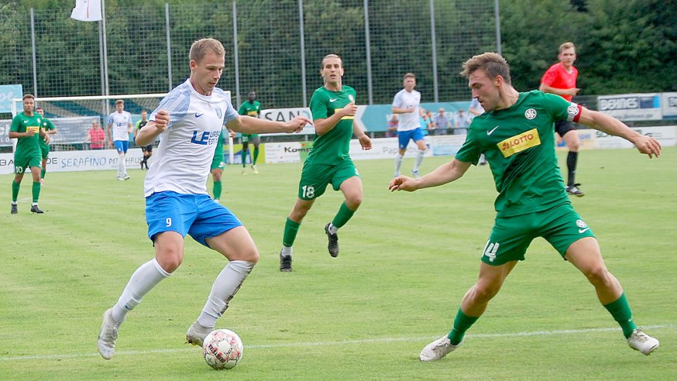 David Schiller (links) kommt in der laufenden Oberliga-Saison auf 20 direkte Torbeteiligungen. Foto: Reemts