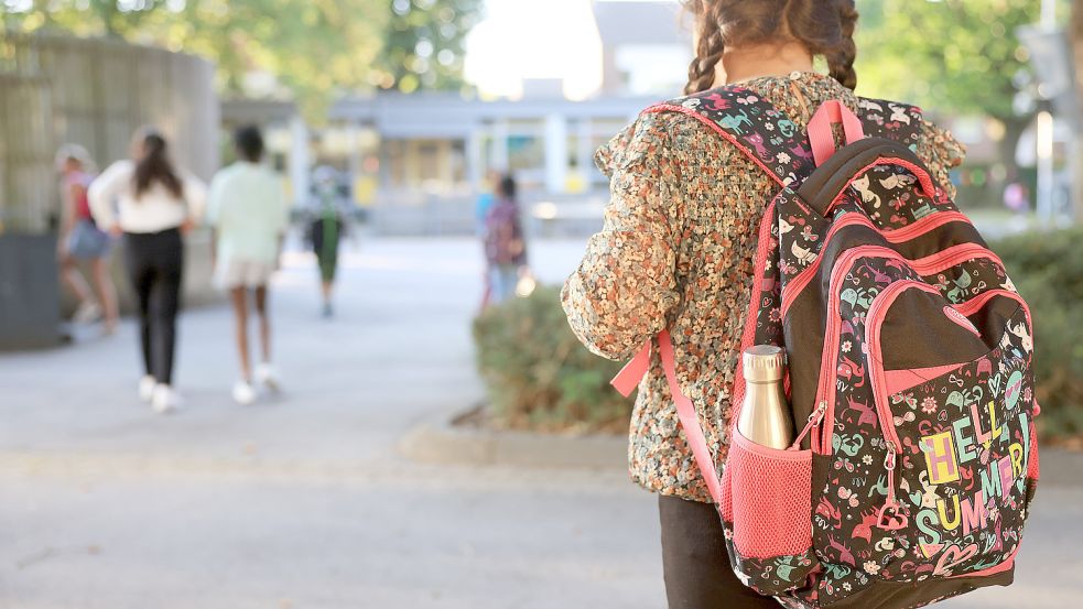 Nicht selten geraten Kinder an Schulen in Niedersachsen ins Abseits und erleben sogar Gewalt. Foto: Oliver Berg/dpa