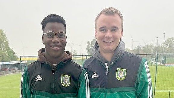 Jean-Paul Bamezon (links) und sein künftiger Trainer Jonas Petersen. Foto: Privat