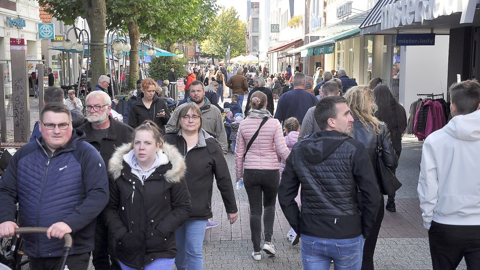 Gerade am Wochenende und bei gutem Wetter ist die Leeraner Innenstadt ein Anziehungspunkt. Foto: Wolters/Archiv