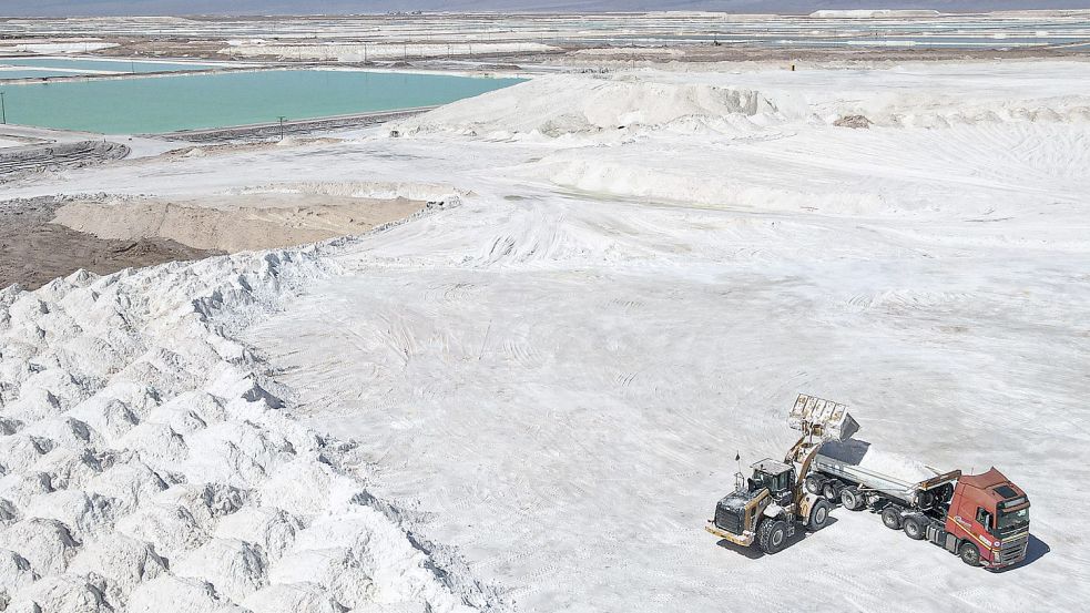 Chile verfügt mit 9,6 Millionen Tonnen über das drittgrößte Lithium-Vorkommen der Welt. Foto: dpa/Lucas Aguayo Araos