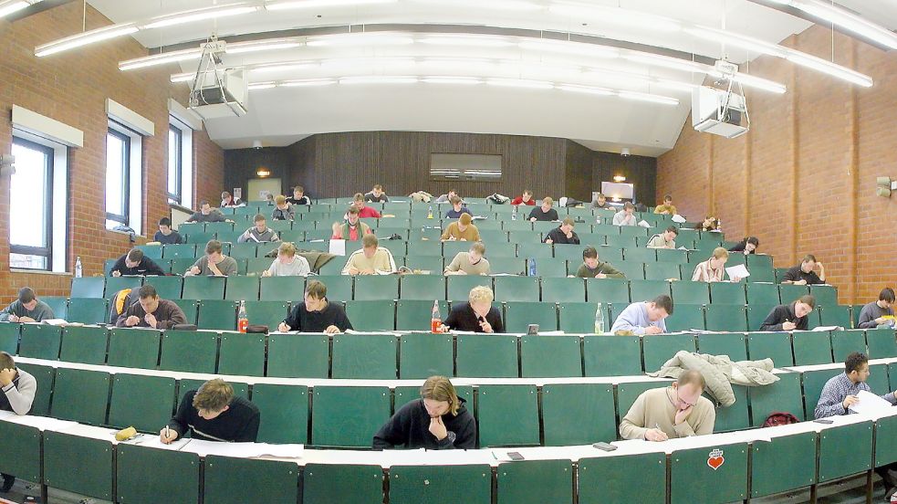 Blick in einen Hörsaal der Hochschule Emden-Leer: Die Bildungs- und Forschungseinrichtung blickt auf ihr 50-jähriges Bestehen zurück. Foto: Hochschule/Archiv
