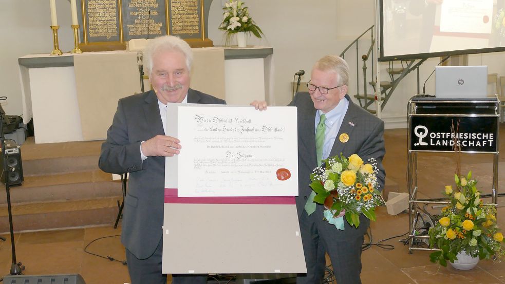 Dr. Reinhold Kolck (rechts) freute sich über das Indigenat von Landschaftspräsident Rico Mecklenburg