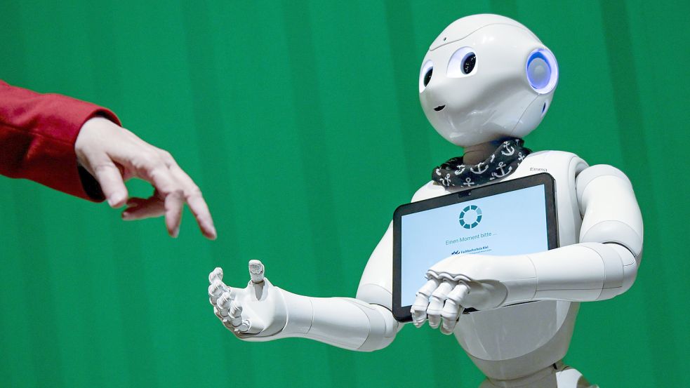 Welchen Job mag er wohl bald übernehmen. Ein Roboter im Jahr 2019 bei einer Veranstaltung in Hamburg. Foto: Heimken/DPA