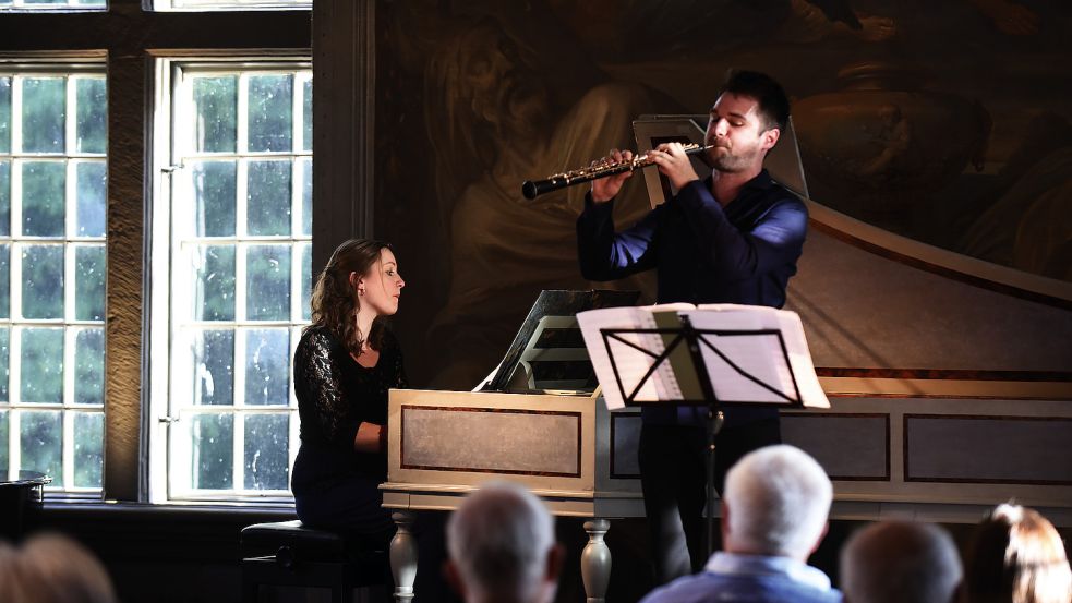 Elina Albach und Juri Vallentin spielen in diesem Jahr in der Emder Kunsthalle. Foto: Gleich/Archiv