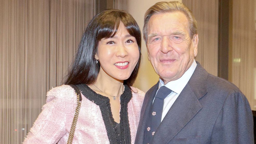 Für Soyeon Schröder-Kim, Frau des ehemaligen Bundeskanzlers Gerhard Schröder, hat der Besuch der russischen Botschaft berufliche Konsequenzen. Foto: imago images/localpic