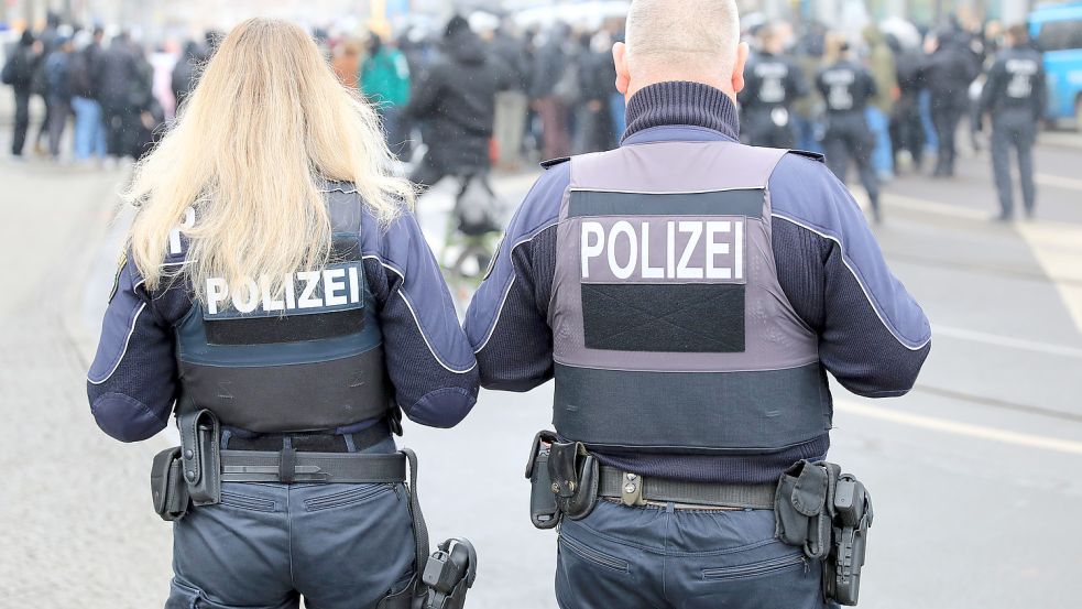 Übermäßige polizeiliche Gewalt wird in Deutschland nur selten aufgearbeitet, so eine aktuelle Studie. Foto: dpa/Peter Gercke