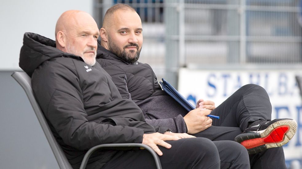 Für eine Partie sprang Yasin Turan (rechts) noch einmal als Assistent von Trainer Stefan Emmerling ein. Foto: Doden