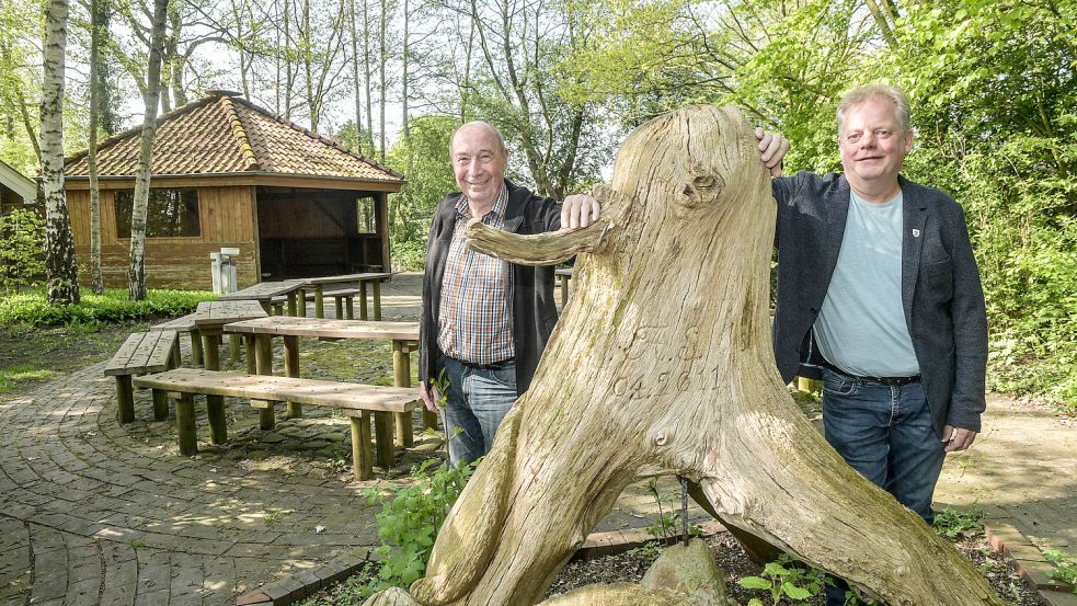 Johann Duis (links) und Hellwig Franzen leben schon ihr ganzes Leben in Bühren. Fotos: Ortgies