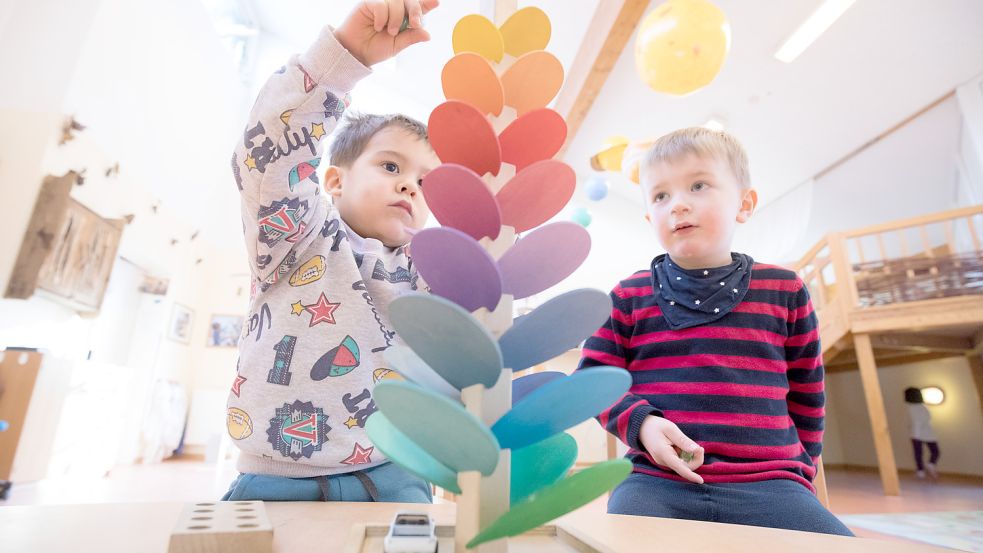 Für die Kinderbetreuung bleiben Städte und Gemeinden zuständig. Foto: Charisius/dpa