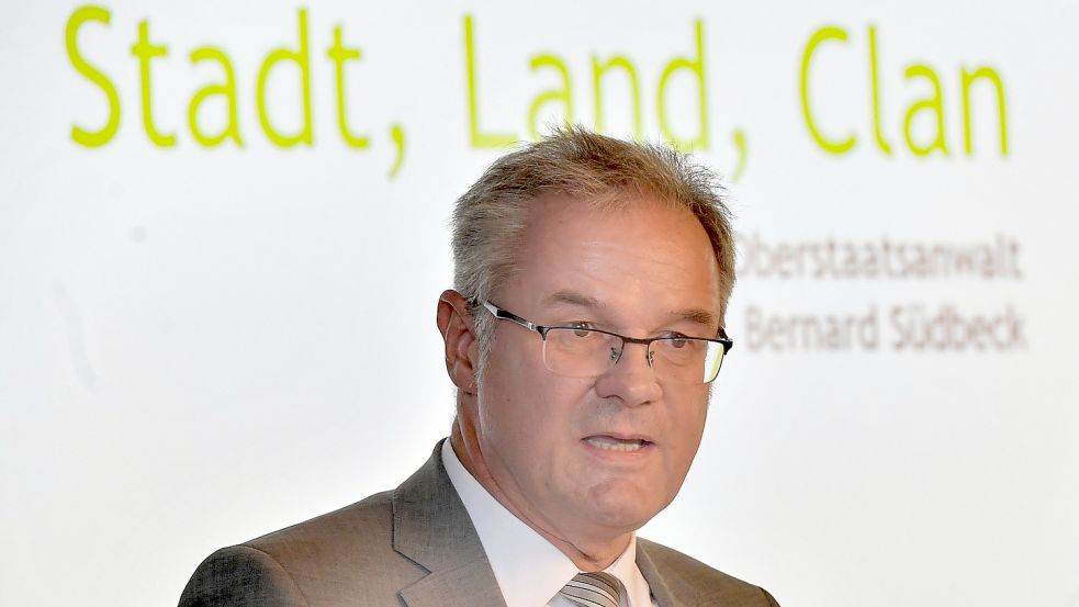 „Die Clans holen ihre Brüder, wir unsere Kollegen“, sagt Bernard Südbeck, Leitender Oberstaatsanwalt der Staatsanwaltschaft Osnabrück. Foto: Ortgies