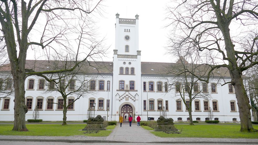 Das Auricher Schloss wurde in den 1850er Jahren erbaut. Foto: Jürgens