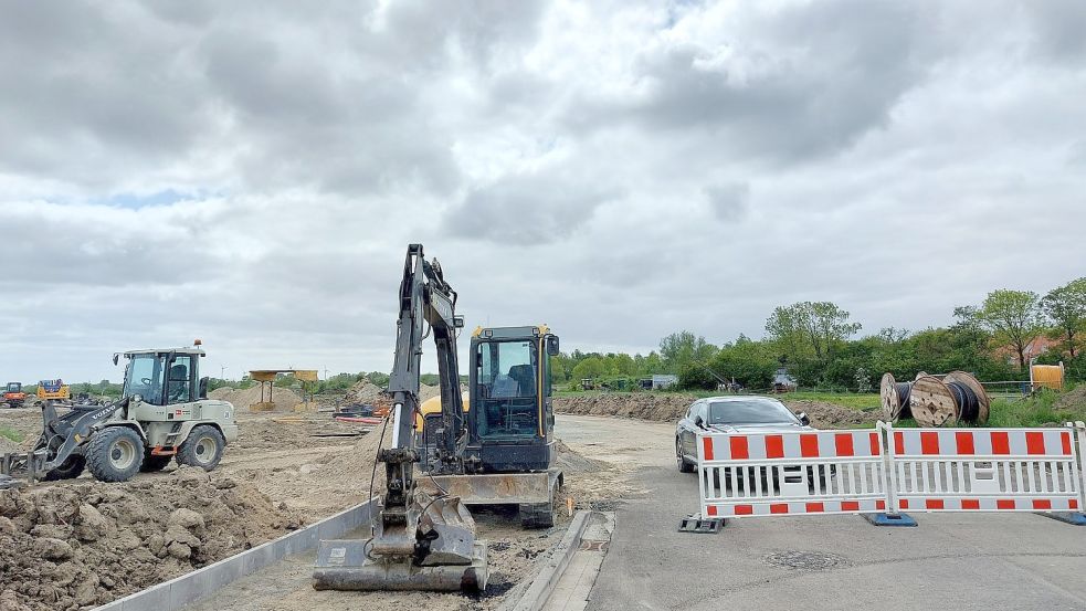 Vom Conrebbersweg aus geht es auf die Baustelle.
