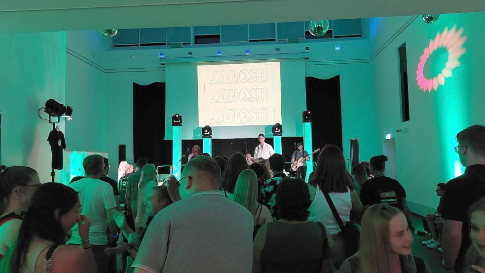 Bei der Museumsnacht 2022 zog es ein junges Publikum in die Kunsthalle - zu Live-Musik der Emder Band Janosh. Foto: Hanssen/Archiv