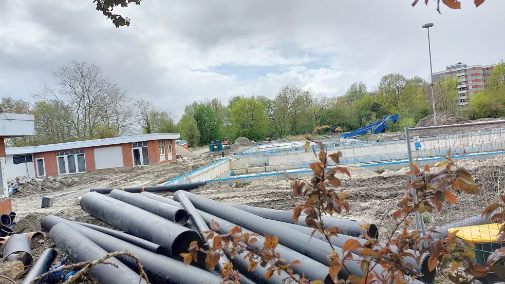 So präsentierte sich die Baustelle des Freibades Borssum vor wenigen Wochen. Foto: Hanssen
